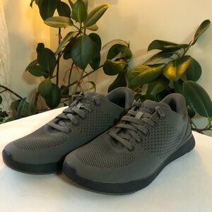 Kizik Sneakers Hands Free Labs. Size M 7.5/W 9